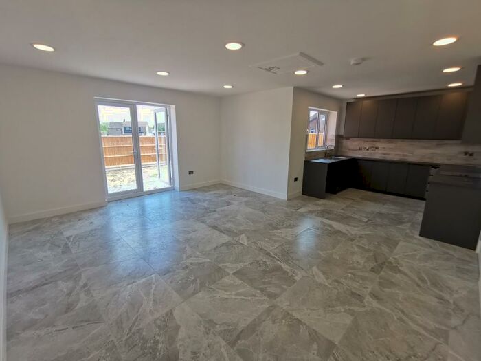 4 Bedroom House To Rent In Finch Close, Leicester, LE3