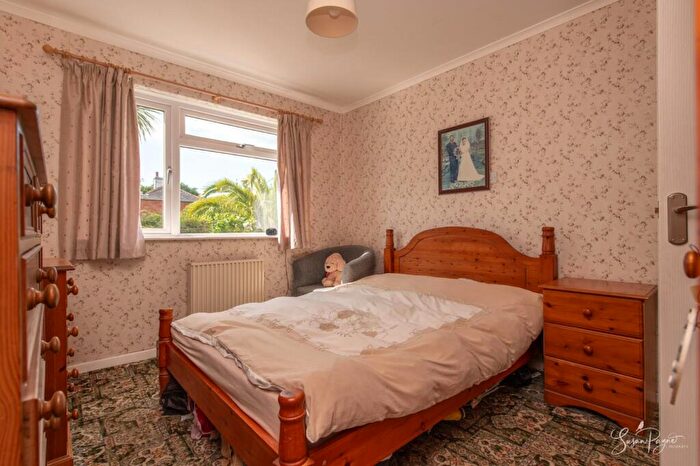 2 Bedroom Detached Bungalow For Sale In Church Road, Havenstreet, Ryde, PO33
