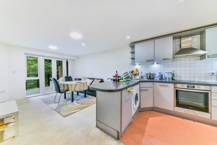 2 Bedroom Flat To Rent In St George's Way, Camberwell, London, SE15