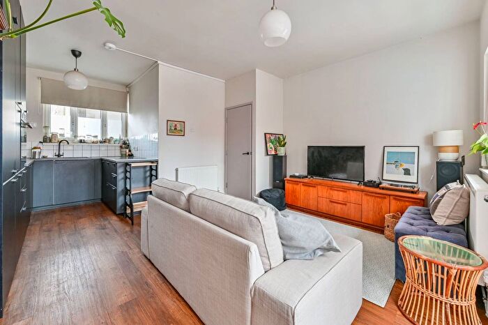 2 Bedroom Flat For Sale In Stoke Newington Church Street, Stoke Newington, London, N16
