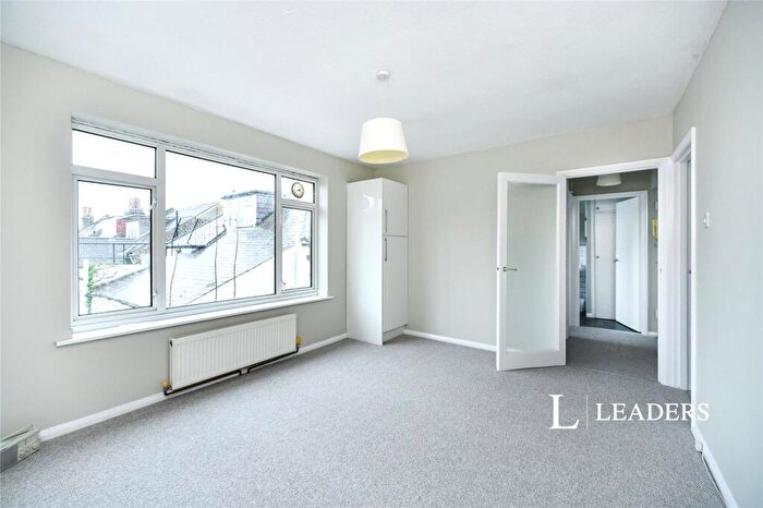 1 Bedroom Flat To Rent In East Drive, Brighton, East Sussex, BN2