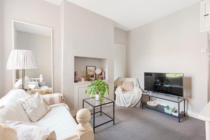 2 Bedroom Terraced House For Sale In Prideaux Road, Clapham, SW9