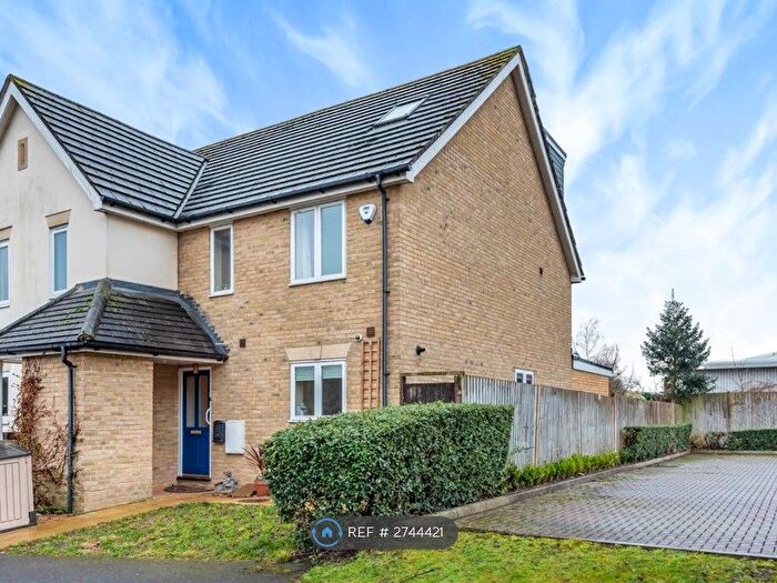 4 Bedroom Terraced House To Rent In Oakey Drive, Wokingham, RG40