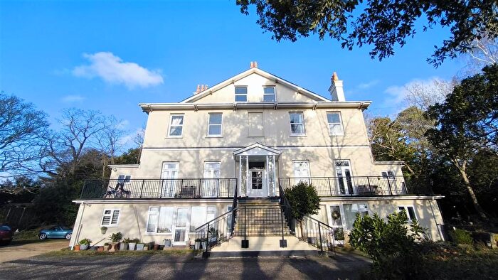 2 Bedroom Flat For Sale In Courtenay Road, Poole, BH14