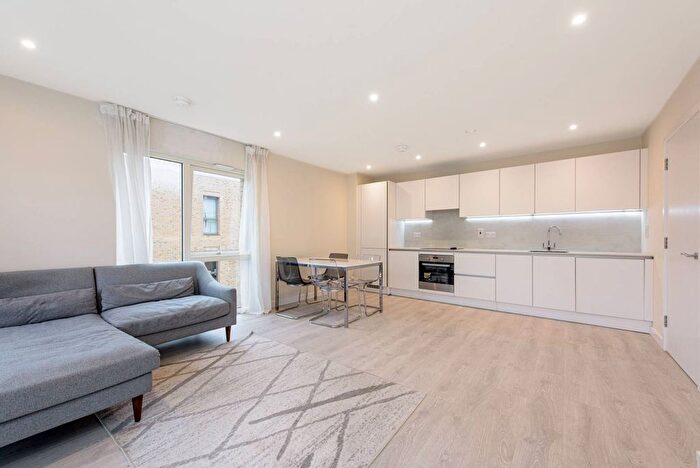 2 Bedroom Flat To Rent In Harewood Avenue, Mill Hill East, NW7