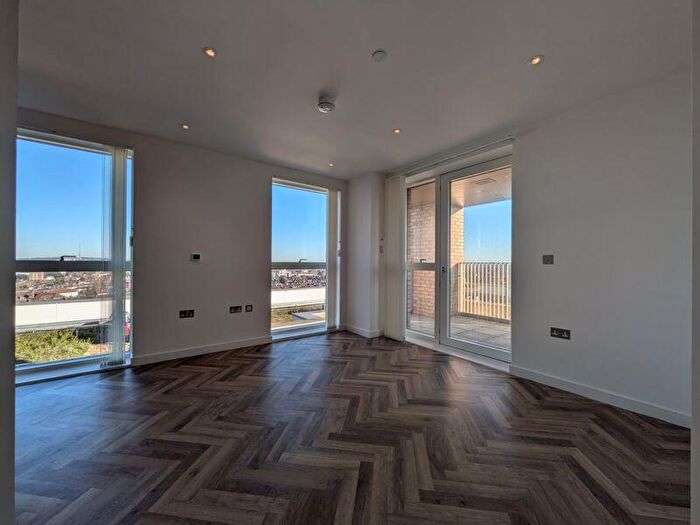 1 Bedroom Flat To Rent In West Heights, Addiscombe Oaks, Croydon, CR0