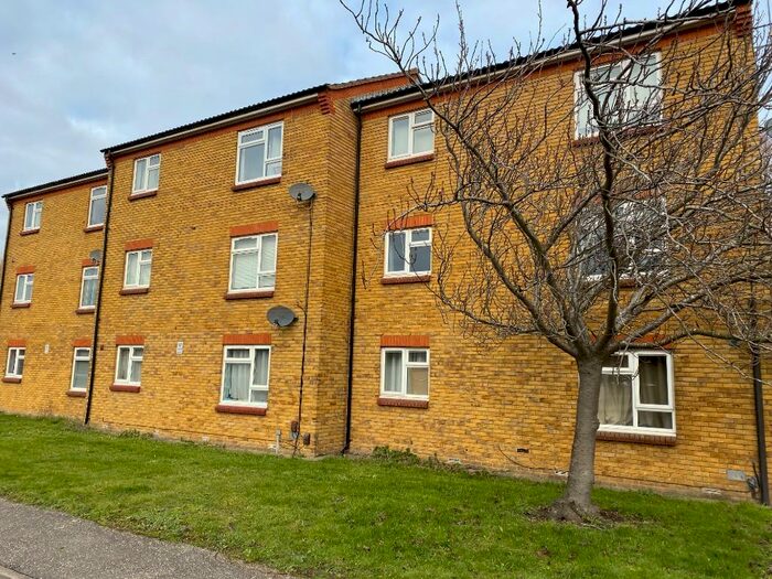 2 Bedroom Apartment To Rent In Nursery Gardens, Basildon, Essex, SS15