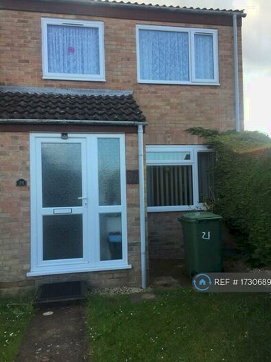 3 Bedroom Semi-Detached House To Rent In Hawk Close, Fareham, PO14