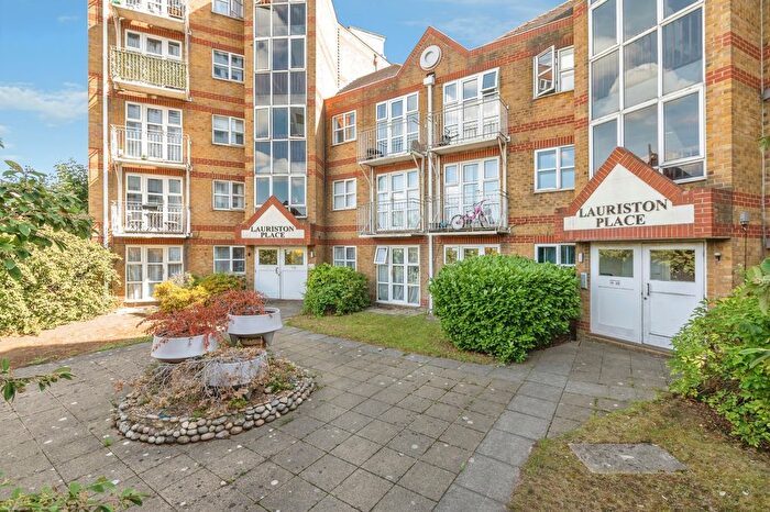2 Bedroom Flat For Sale In Southchurch Avenue, Southend-On-Sea, Essex, SS1