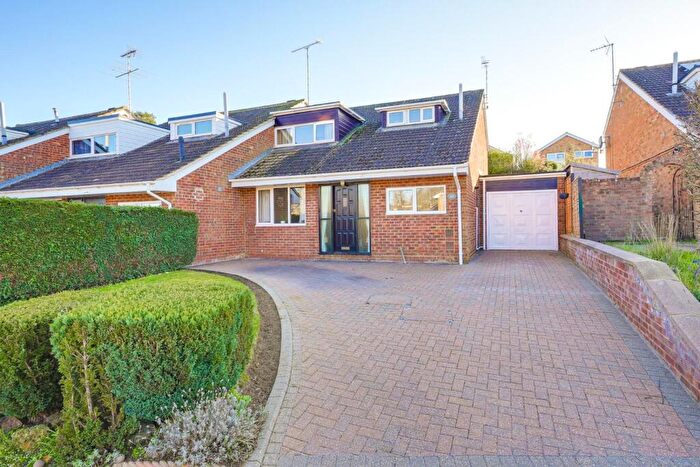 3 Bedroom End Of Terrace House For Sale In Bideford Green, Leighton Buzzard, LU7