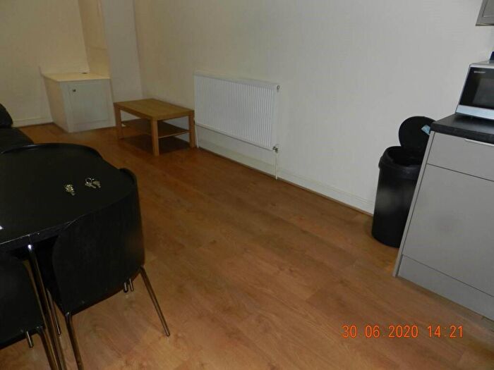 2 Bedroom Flat To Rent In Richmond Road, CF24