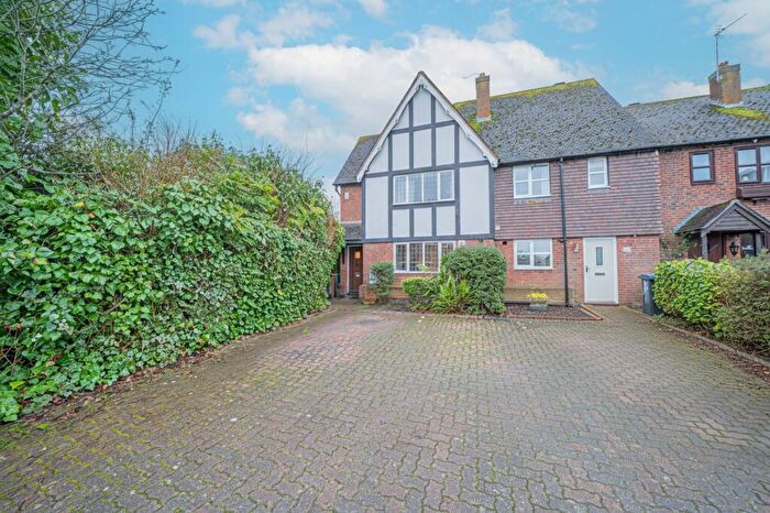 3 Bedroom Semi Detached House For Sale In Dell Farm Close, Knowle, B93