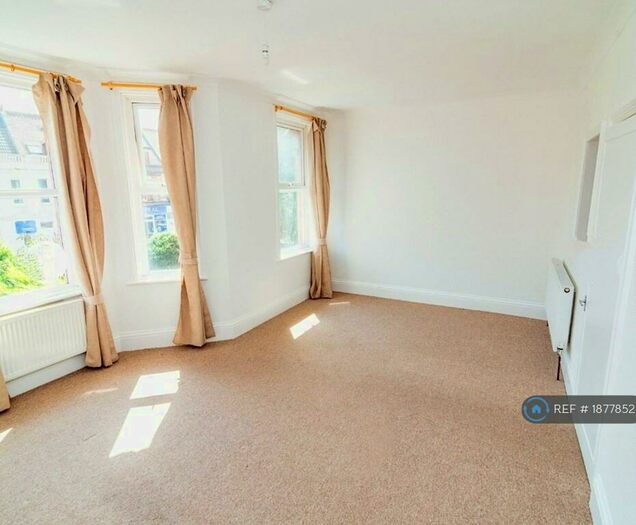 2 Bedroom Flat To Rent In Holdenhurst Road, Bournemouth, BH8