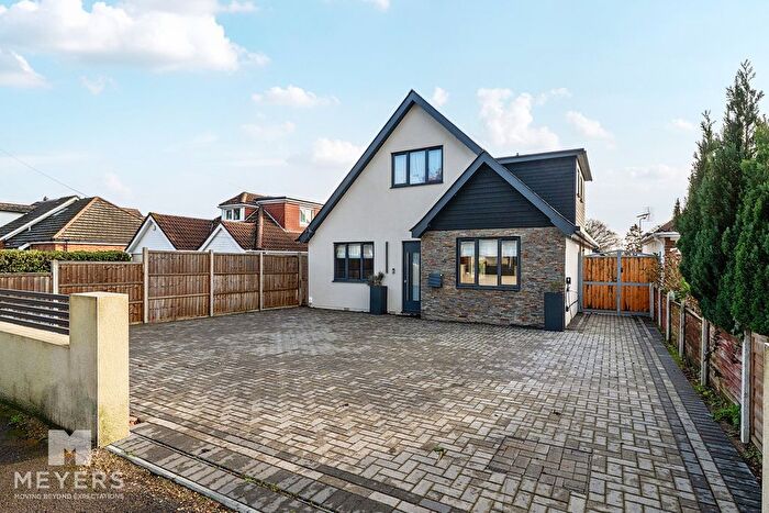 4 Bedroom Bungalow For Sale In Manor Avenue, Poole, BH12