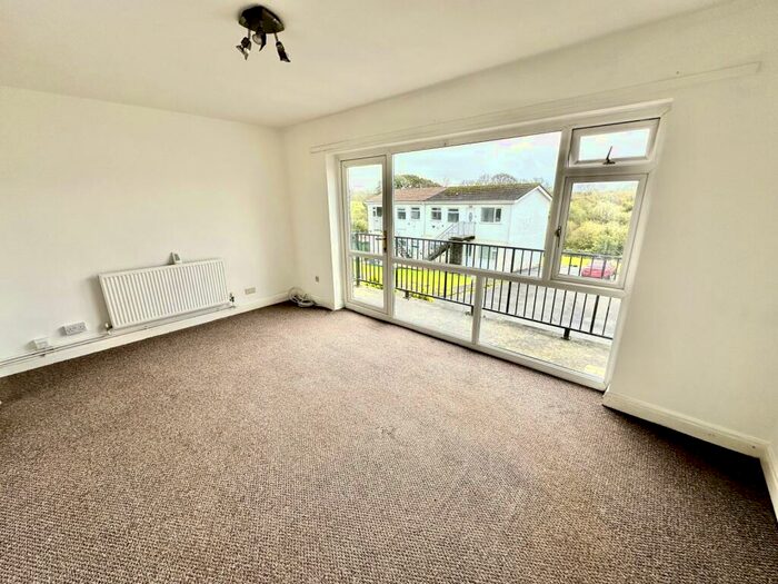 2 Bedroom Flat For Sale In Sun Valley Drive, Saundersfoot
