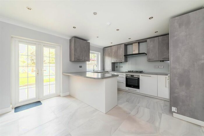 4 Bedroom Town House To Rent In Westmoreland Place, Ealing, W5