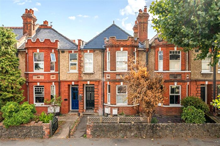 2 Bedroom Maisonette For Sale In Villiers Road, Kingston Upon Thames, KT1