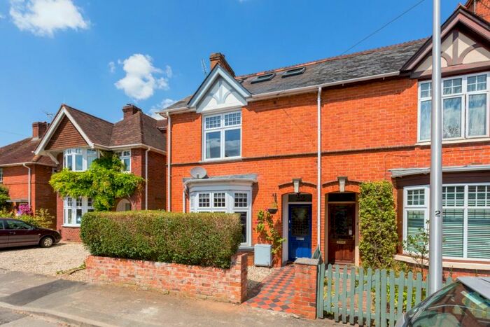4 Bedroom Semi-Detached House To Rent In Clifton Road Newbury, RG14