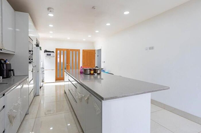 5 Bedroom Bungalow For Sale In Colby Drive, Leicester, LE4