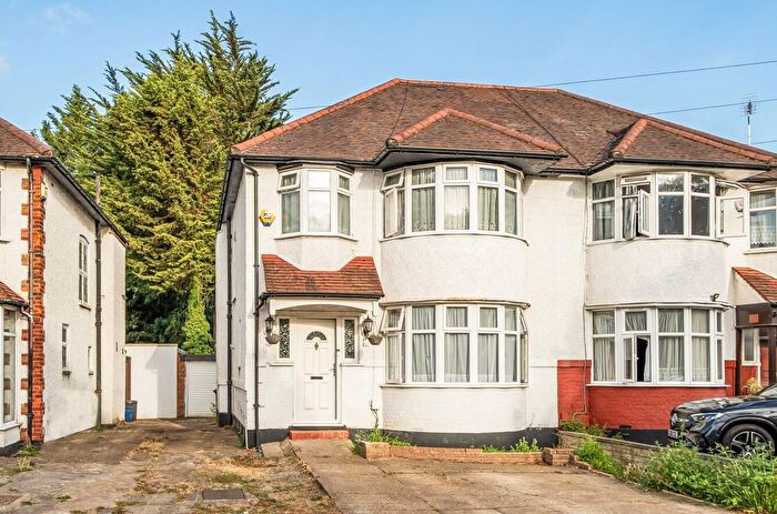 3 Bedroom Semi-Detached House For Sale In Longland Drive, Totteridge, N20