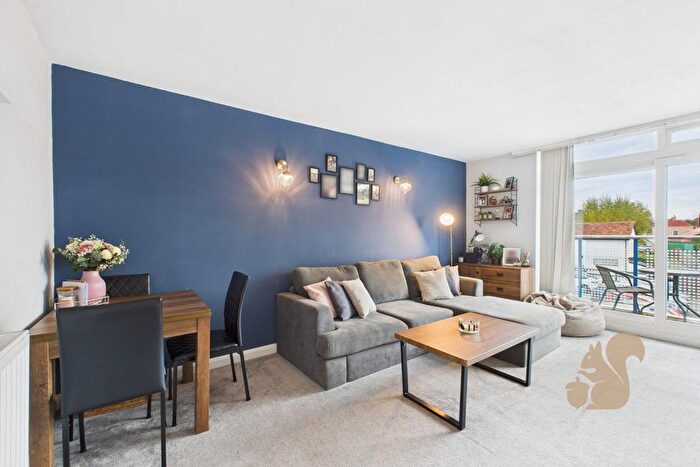 2 Bedroom Flat For Sale In The Vineyards, Great Baddow, Chelmsford, CM2