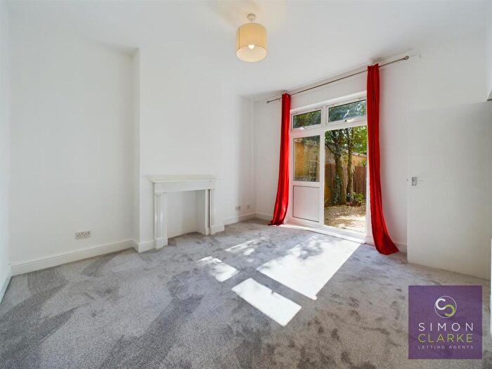 1 Bedroom Apartment To Rent In Station Road, Finchley Central, - Own Private Garden, N3