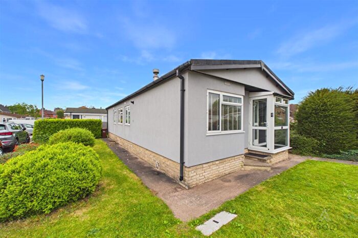3 Bedroom Detached Bungalow For Sale In Riverside Park, Burton-upon-trent, DE14