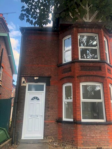 1 Bedroom Flat To Rent In Flat Park Street, Luton, LU1