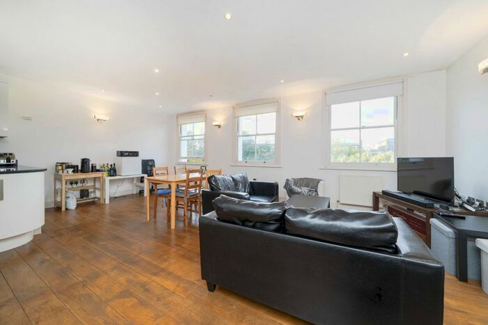 3 Bedroom Flat To Rent In Cromwell Road, SW5