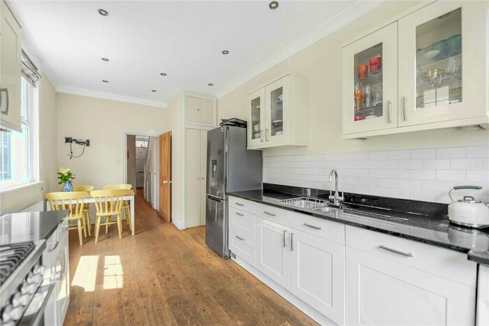 4 Bedroom Terraced House To Rent In Chestnut Grove, London, SW12