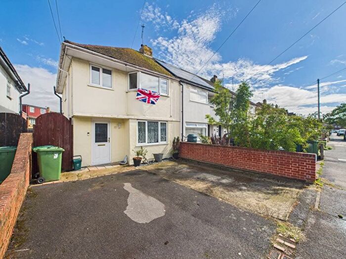 4 Bedroom Semi-detached House For Sale In Ashridge Way, Sunbury-On-Thames, Surrey, TW16