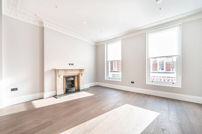 3 Bedroom Flat To Rent In Clifton Road, Little Venice, London, W9