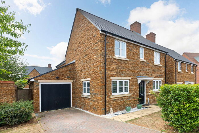 4 Bedroom Detached House For Sale In Cotefield Drive, Bodicote, OX15