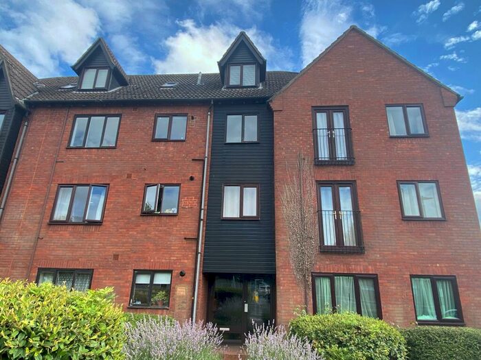 2 Bedroom Flat To Rent In Hilbre Grange, Bedford, MK40