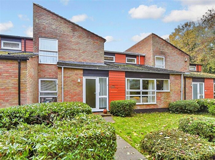 4 Bedroom Terraced House For Sale In Lambardes, New Ash Green, Longfield, Kent, DA3
