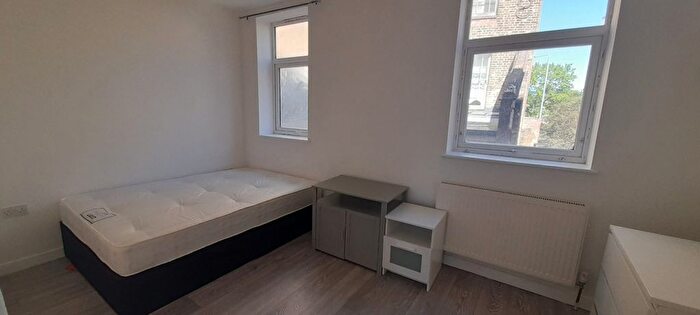1 Bedroom Flat To Rent In Flat, A West India Dock Road, E14