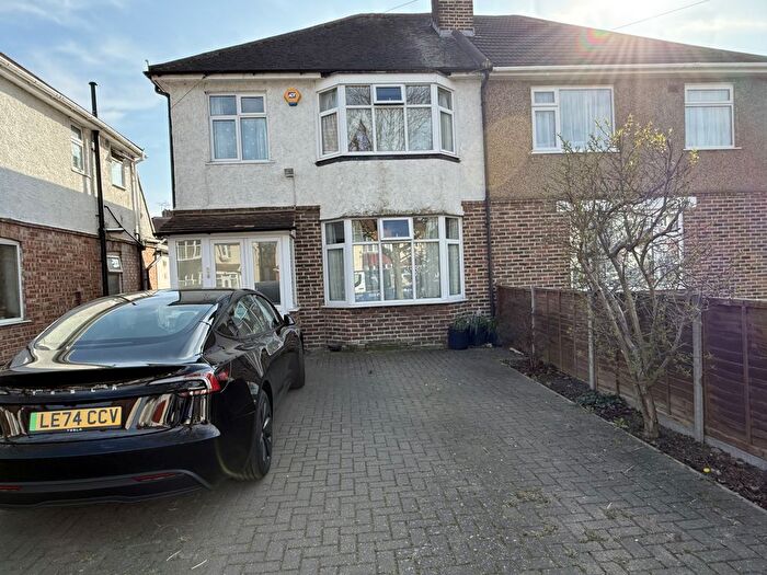 3 Bedroom Semi-Detached House To Rent In Central Avenue, Hounslow, Greater London, TW3