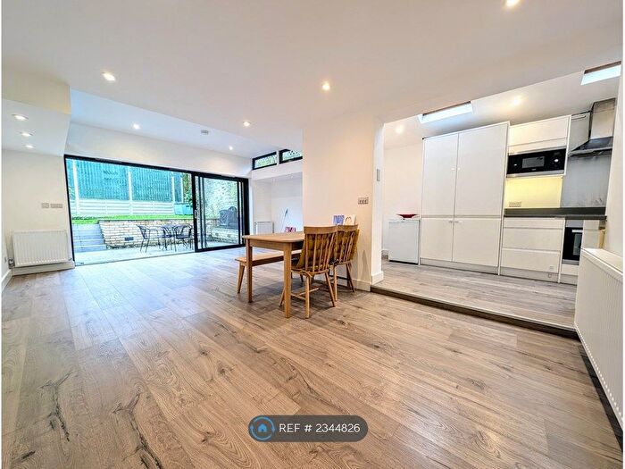 2 Bedroom Flat To Rent In St. Anns Hill, London, SW18
