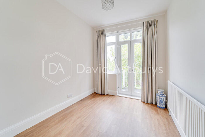 3 Bedroom Apartment To Rent In Tregaron Avenue, Crouch End, London, N8
