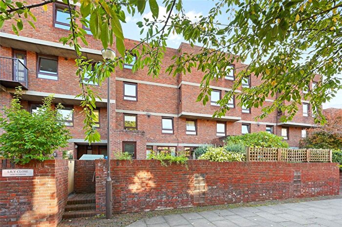2 Bedroom Flat For Sale In Lily Close, St Paul's Court, London, W14