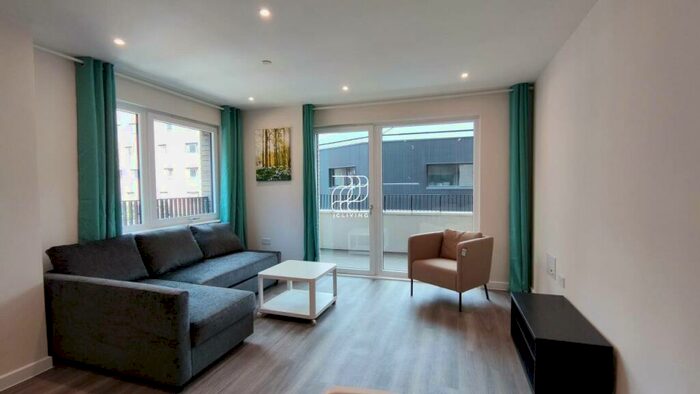 3 Bedroom Flat To Rent In Wren House, London, E17