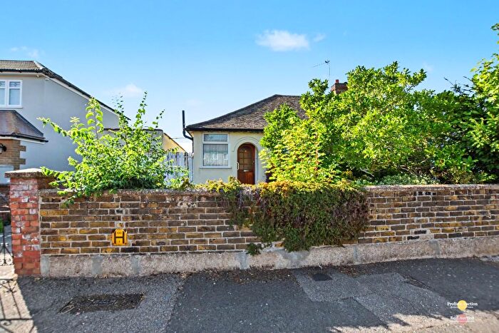 2 Bedroom Semi Detached House For Sale In Lancelot Road, Welling, Kent, DA16