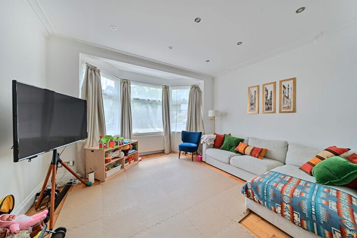 4 Bedroom Property To Rent In Woodfield Way, Bounds Green, N11