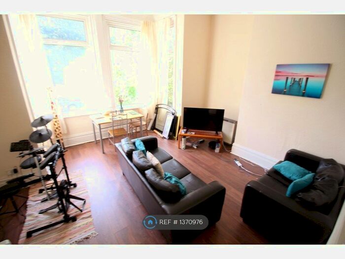 2 Bedroom Flat To Rent In Cardigan Road, Leeds, LS6