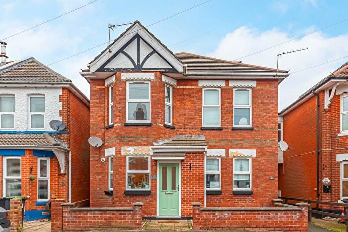 3 Bedroom Detached House To Rent In Wheaton Road, Bournemouth, BH7