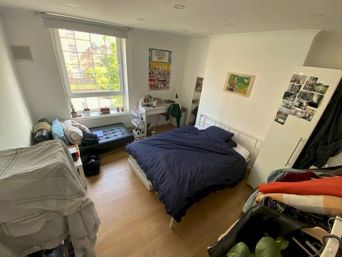 3 Bedroom Flat To Rent In Law Street, London, SE1