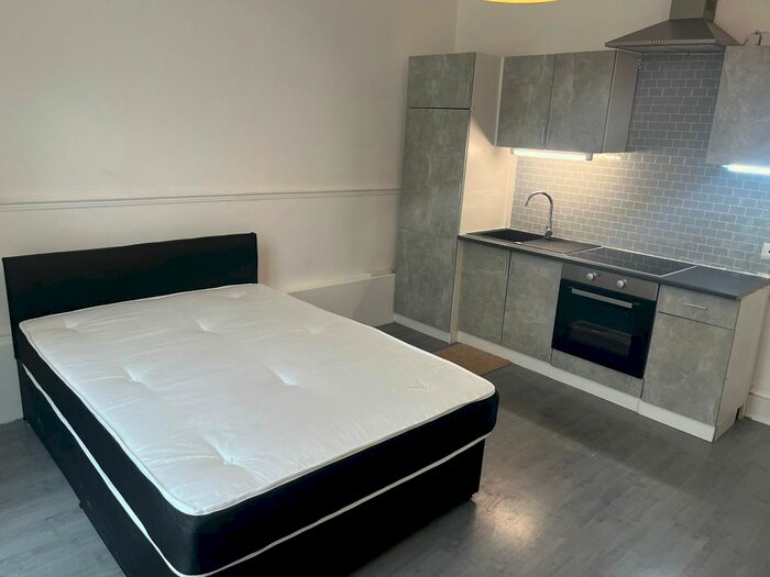 Studio To Rent In Clarendon Gardens, Ilford, IG1