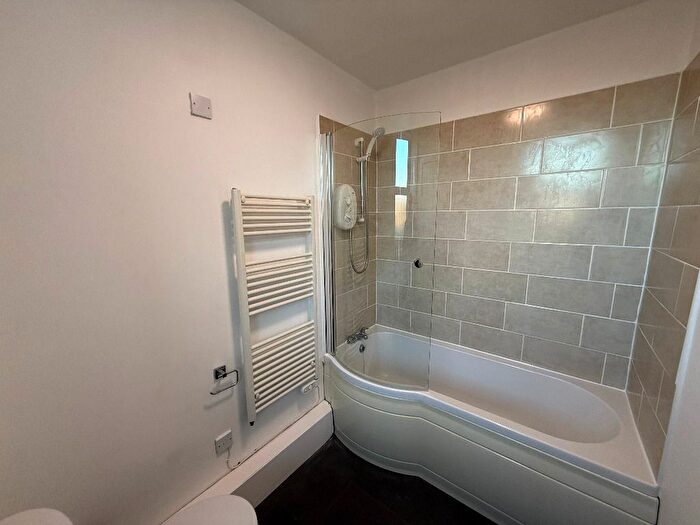 2 Bedroom Flat To Rent In Forfar Road, Stobswell, Dundee, DD4