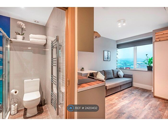 2 Bedroom Flat To Rent In Abbey Height, Waltham Abby, EN9