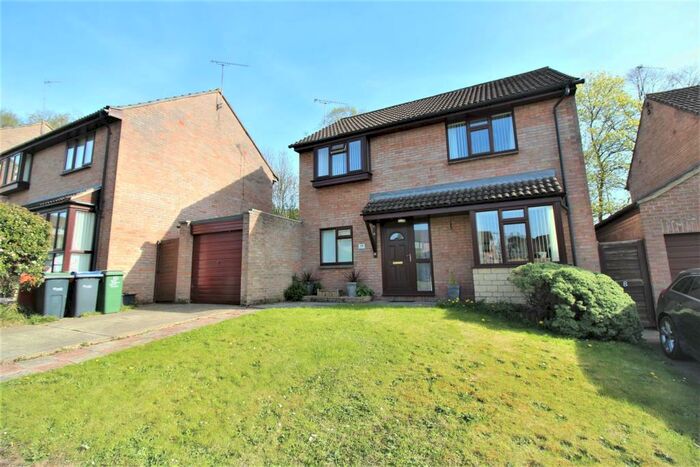4 Bedroom Detached House To Rent In St Margarets Gardens, Chippenham, SN15